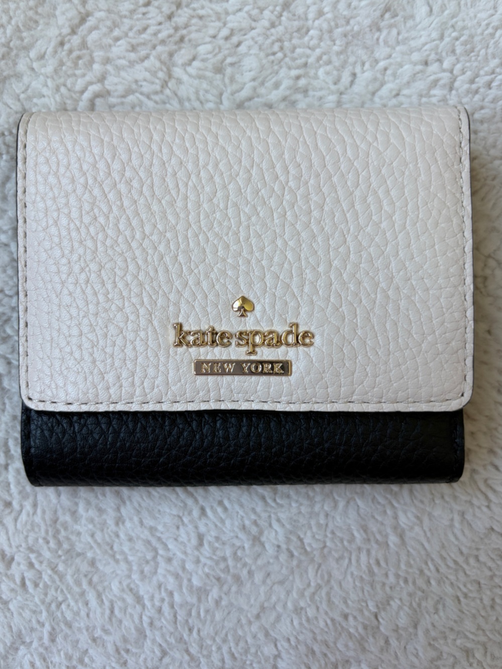 Like New kate spade Two-Tone Pebbled Leather Wallet - White & Black
